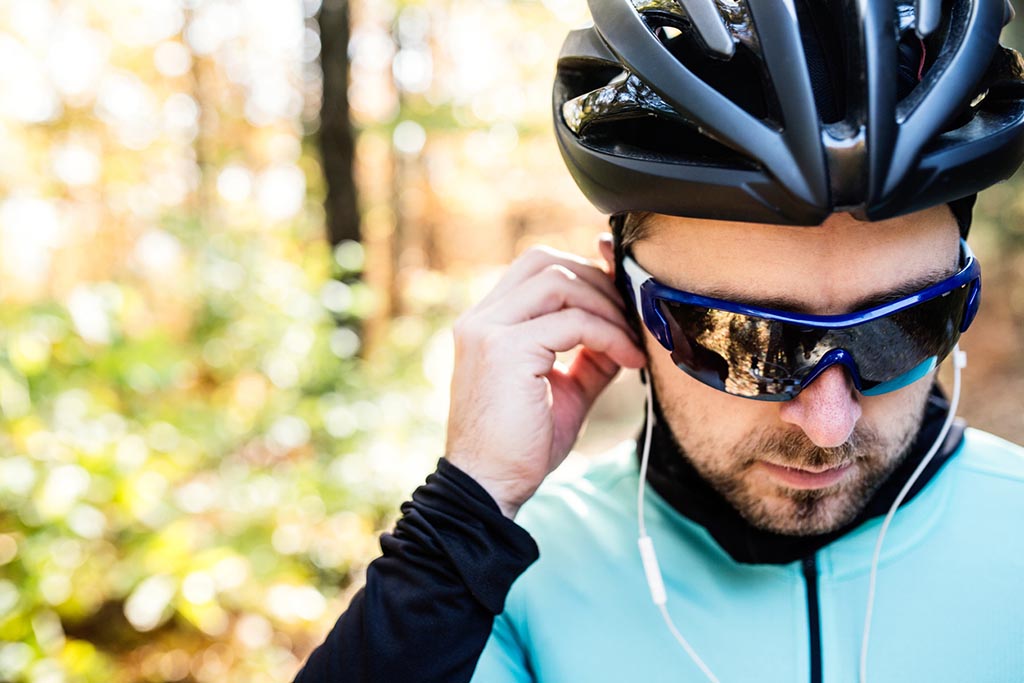 California Law Bans Headphones for Cyclists